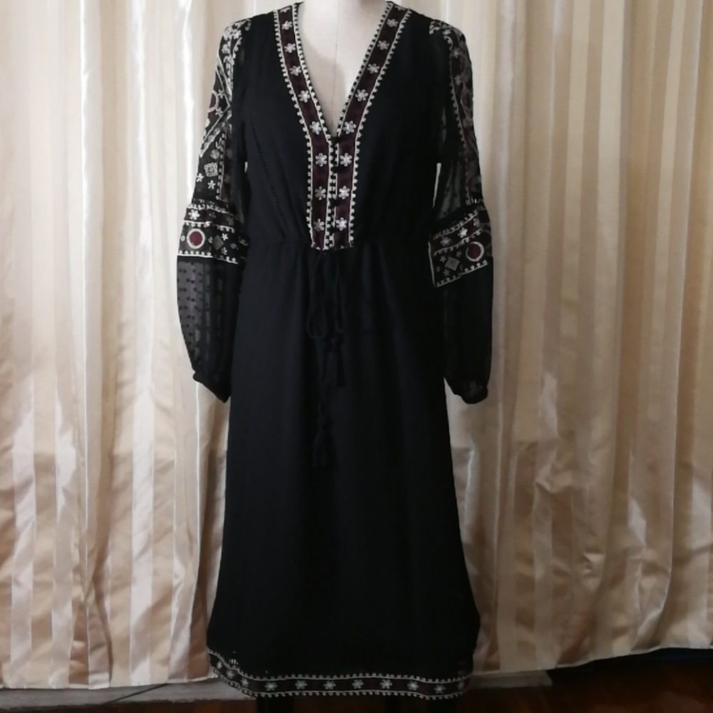 *Zara* Embroidered black dress